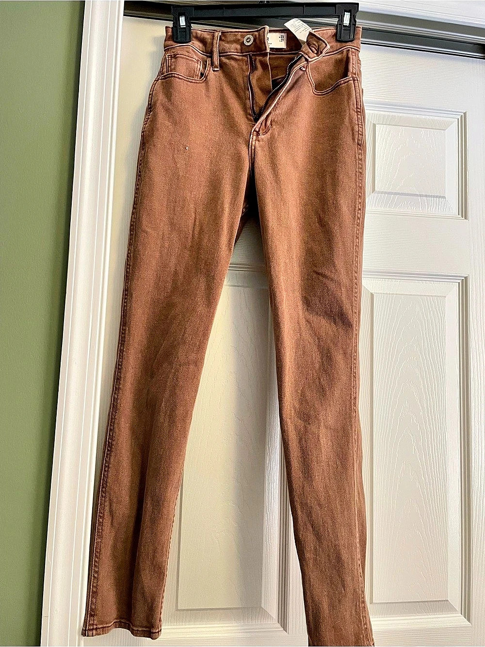 Hollister High-Rise Brown High-Rise Mom Jeans Waist 23